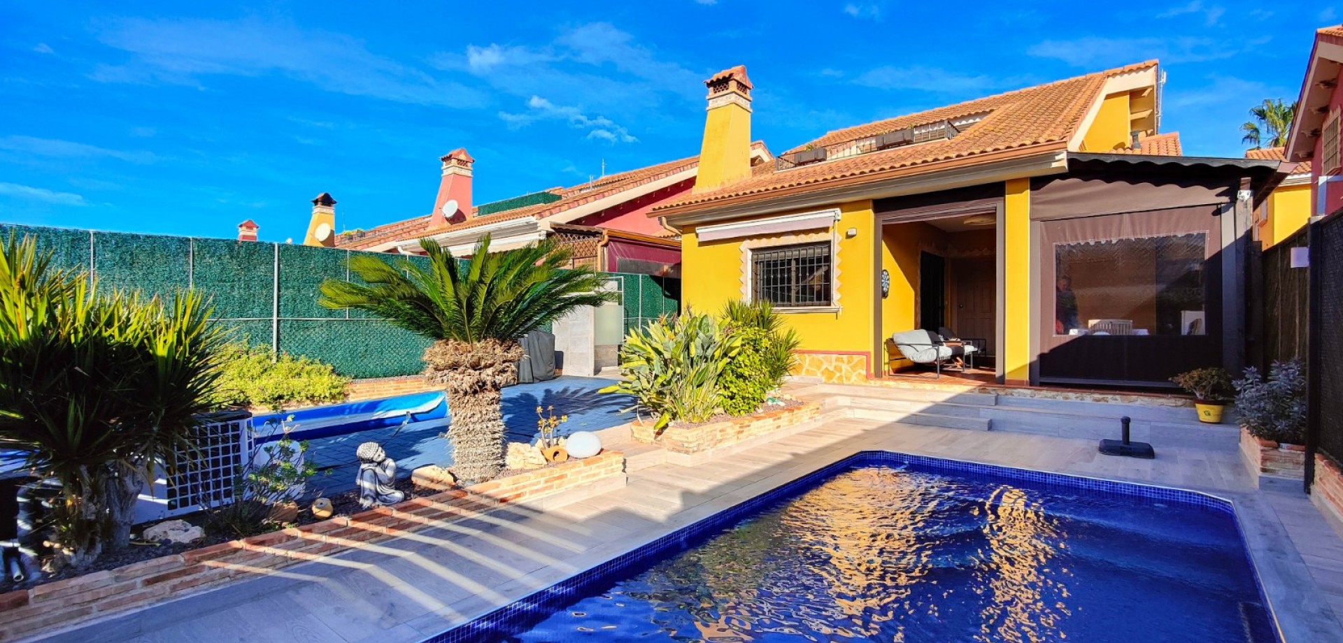 House in Urbanizacion El Raso - view 1