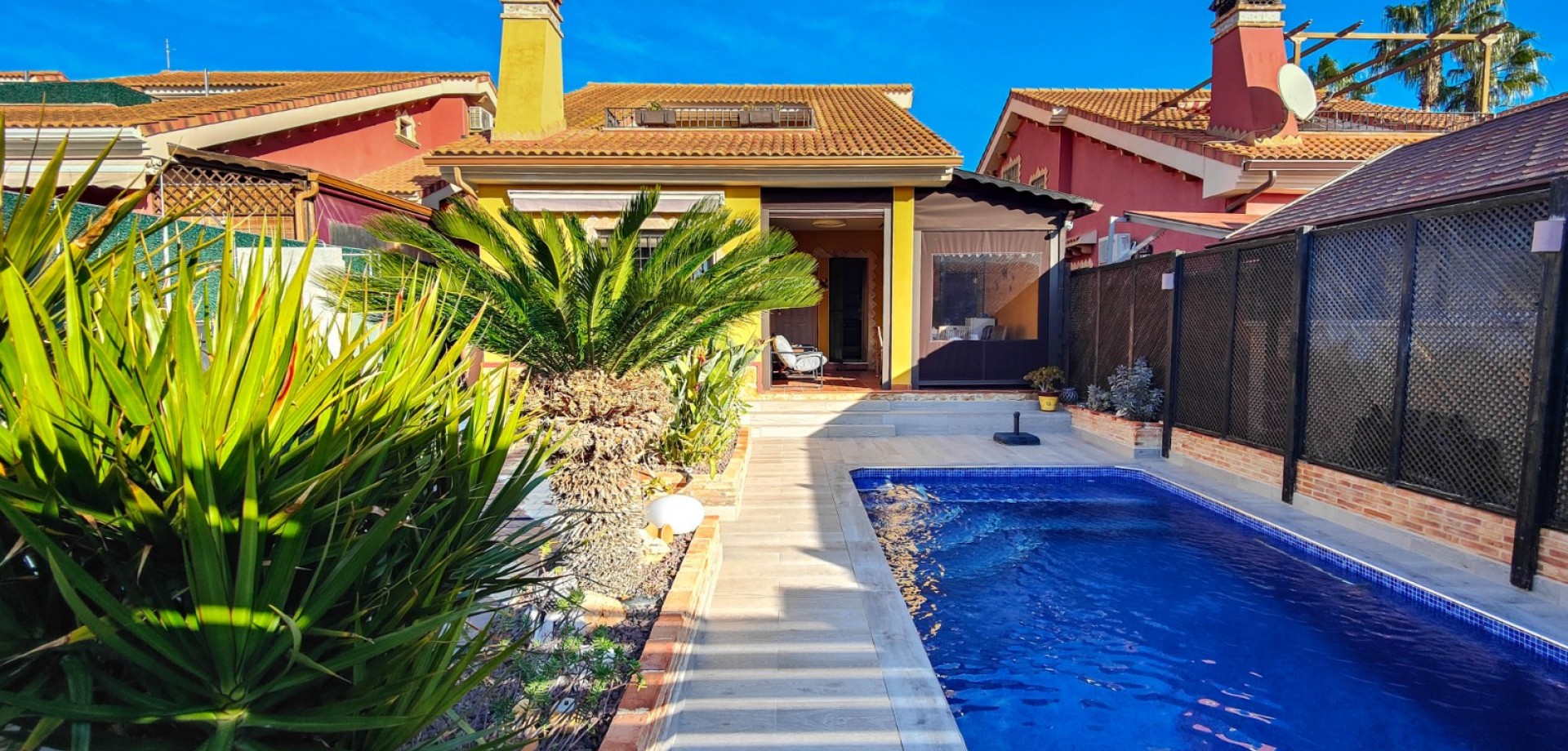 House in Urbanizacion El Raso - Image 3