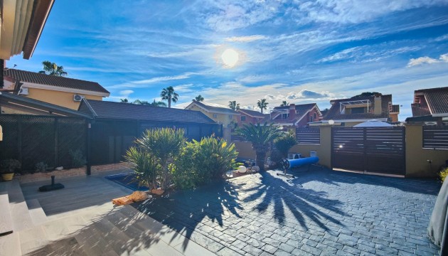 Reventa - Chalet Independiente - Guardamar del Segura