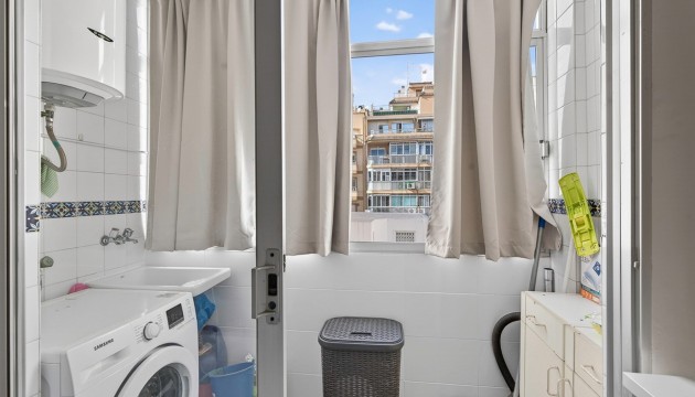 Resale - Apartment - Torrevieja - Playa de los Locos