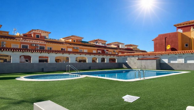 Resale - Bungalow - Torrevieja - La Siesta - El Salado -  Torreta