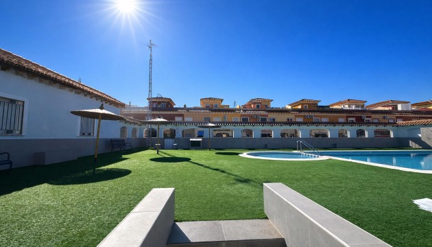 Resale - Bungalow - Torrevieja - La Siesta - El Salado -  Torreta
