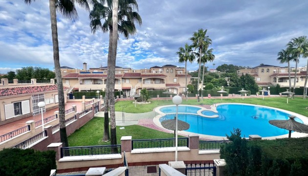 Resale - Bungalow - Pilar de la Horadada - Mil Palmeras