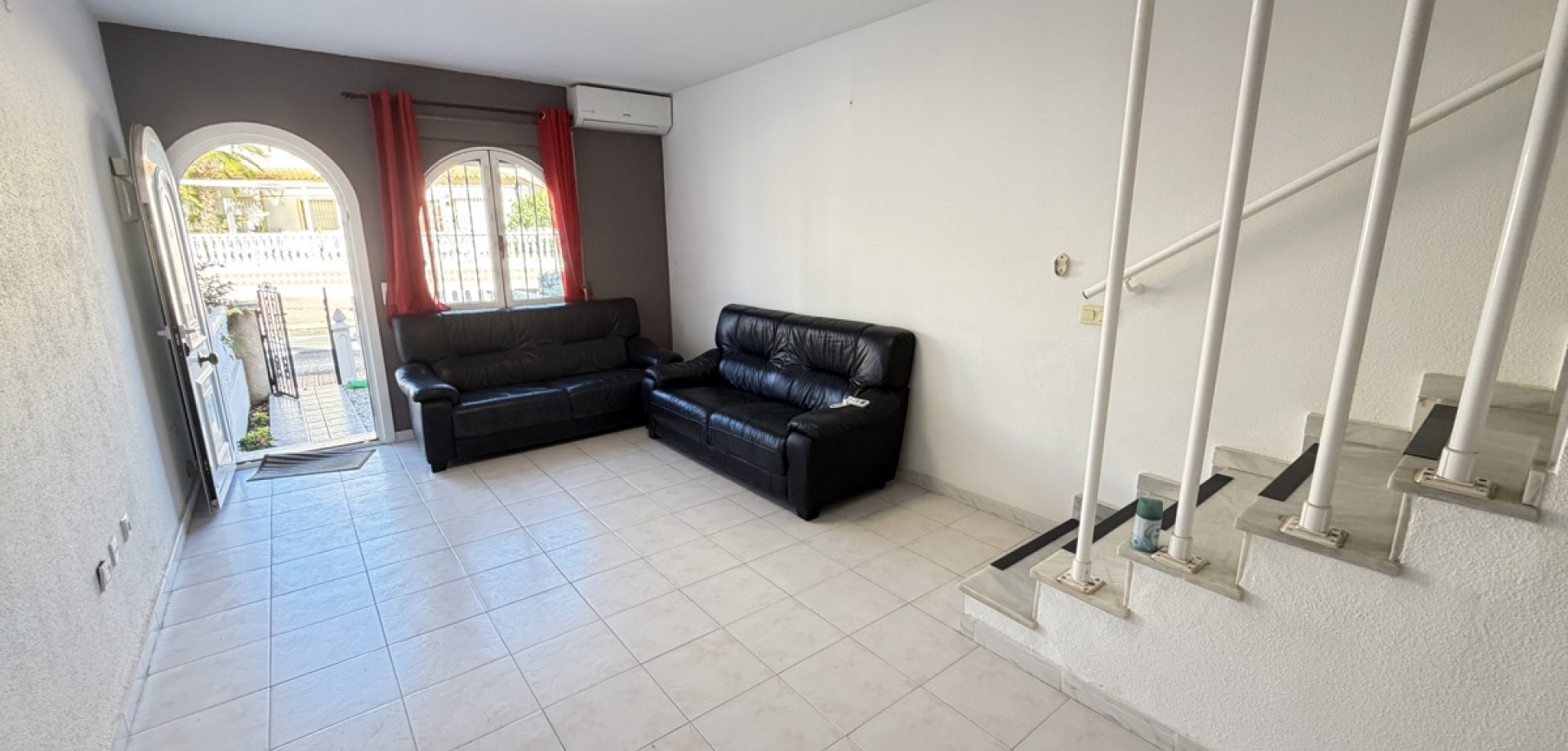 House in Urbanizacion los Balcones - Image 4