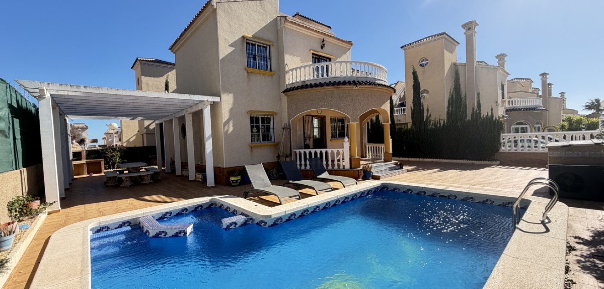 House in Villamartin - Image 3