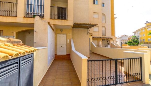 Resale - Apartment - Orihuela Costa - Campoamor