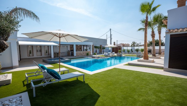 Resale - Detached Villa - Avileses