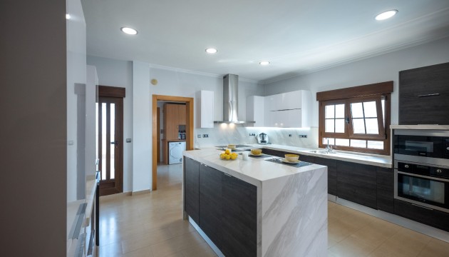 Resale - Detached Villa - Avileses