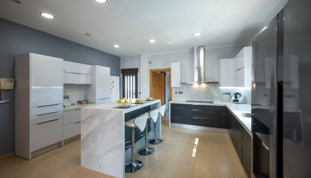 Resale - Detached Villa - Avileses