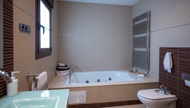 Resale - Detached Villa - Avileses