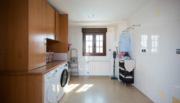 Resale - Detached Villa - Avileses