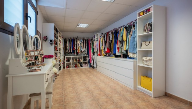 Resale - Detached Villa - Avileses