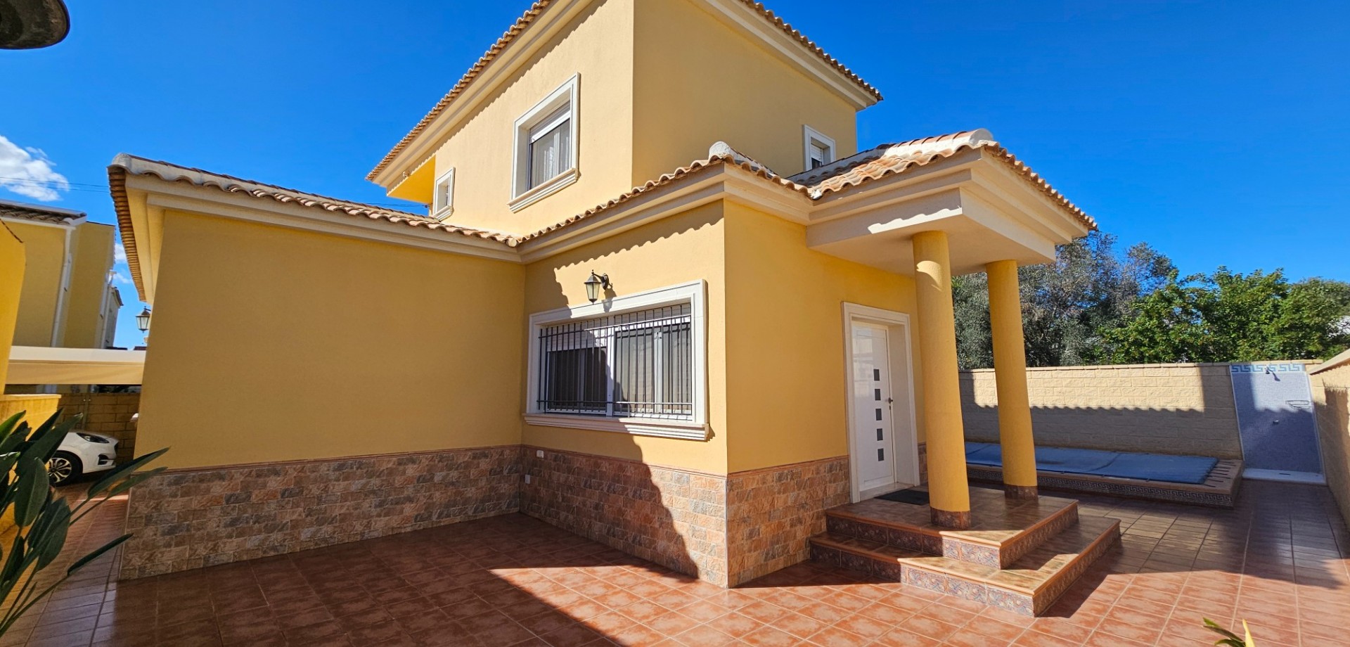 House in San Fulgencio - view 1