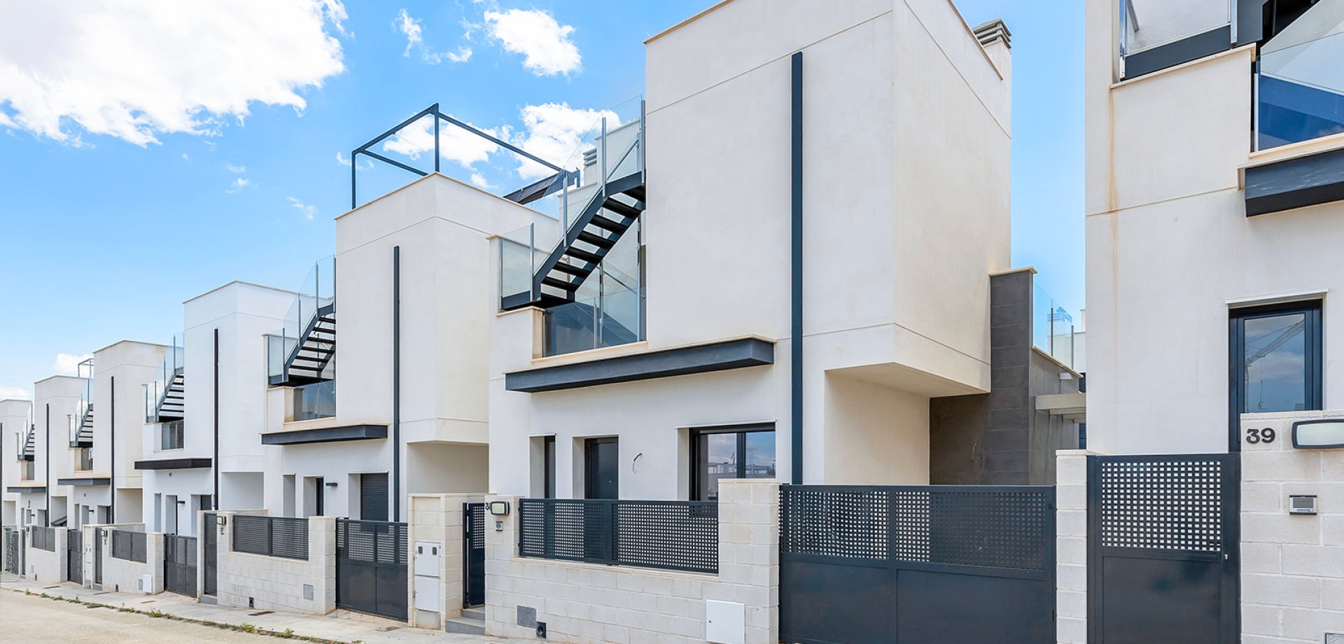 House in Villamartin - Image 4