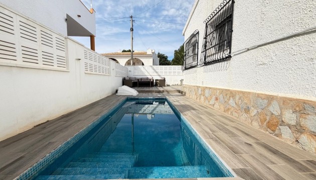 Resale - Detached Villa - Orihuela Costa - Villamartín