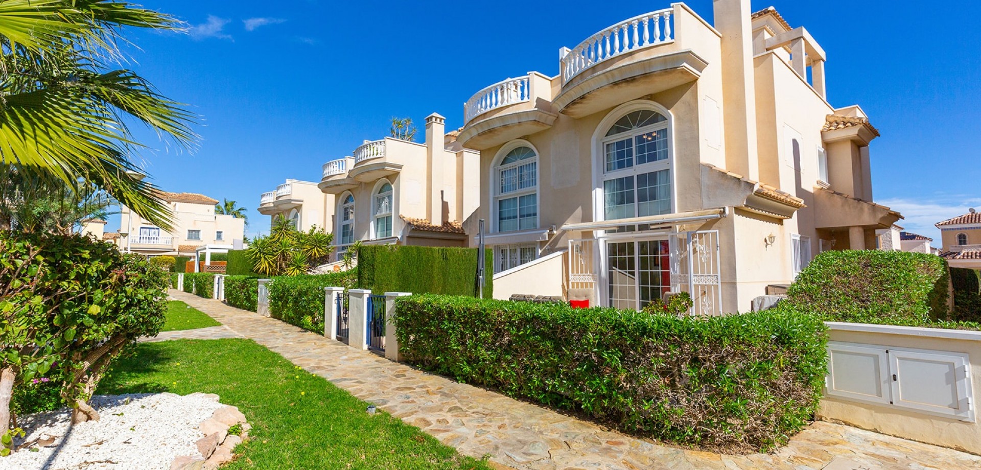 House in Urbanizacion El Raso - view 1