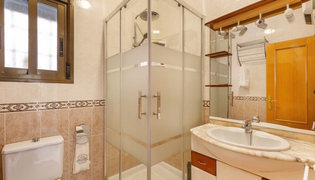 Перепродажа - отдельная вилла - Bigastro