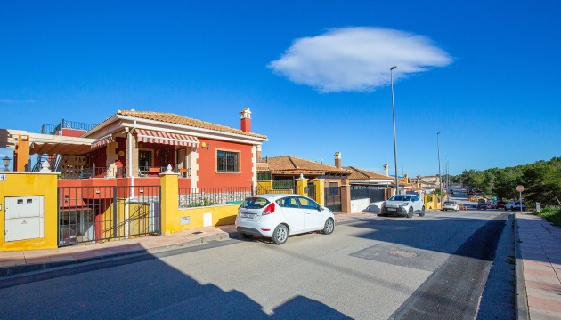 Перепродажа - отдельная вилла - Bigastro