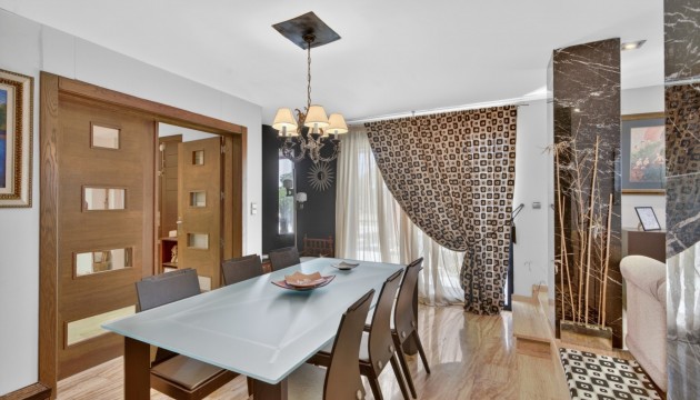 Odsprzedaż - Detached Villa - Santa Pola