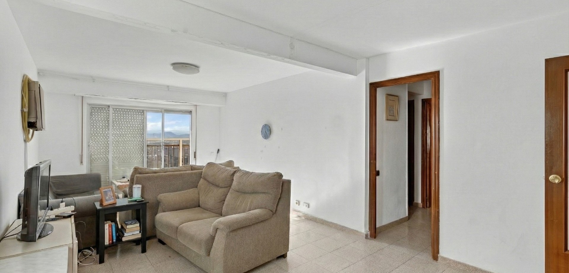 Apartment in Alicante - Image 2