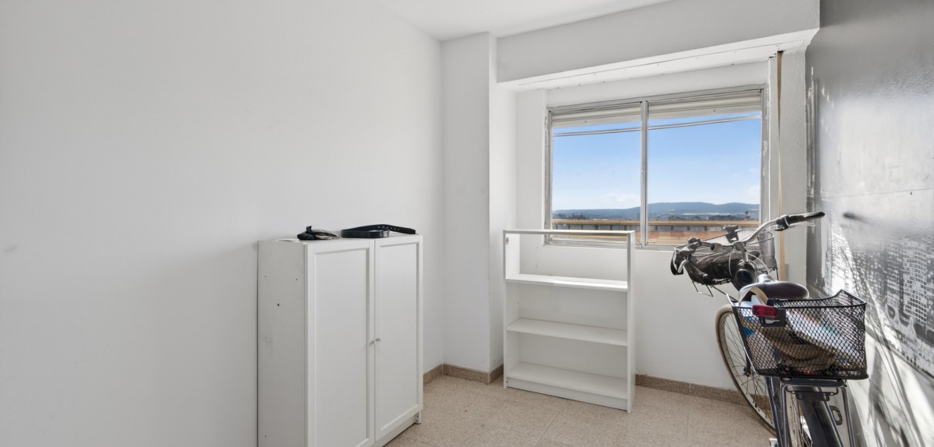 Apartment in Alicante - Image 4