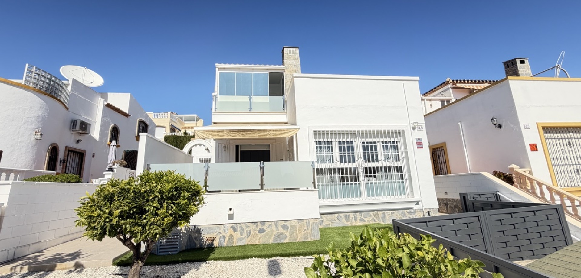 House in Los Dolses - view 1