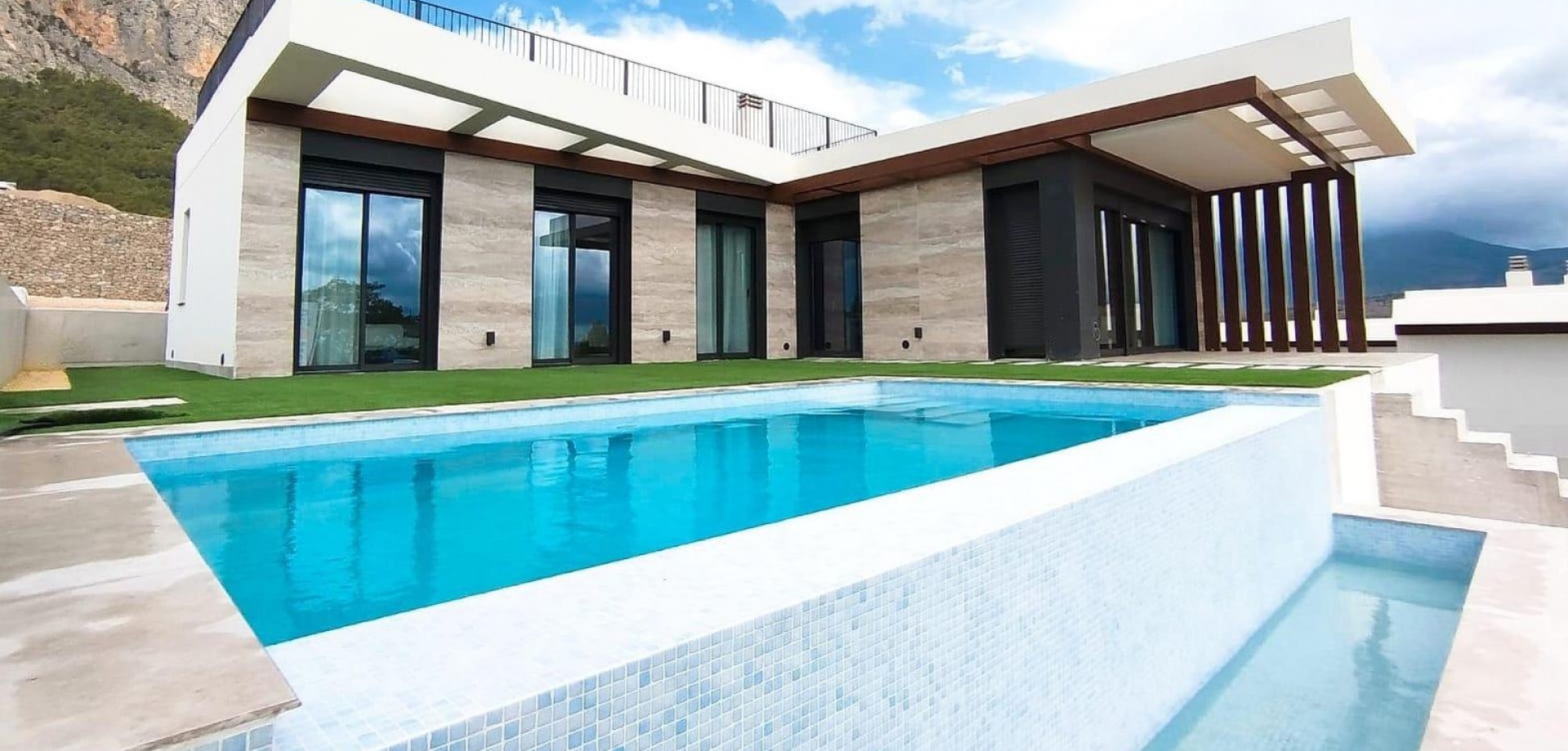 House in Polop - view 1