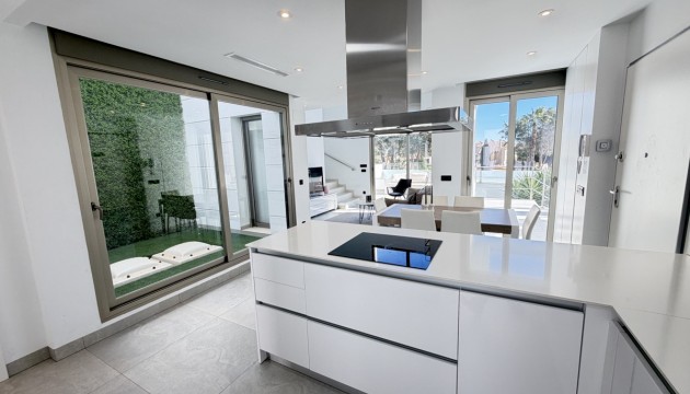 Перепродажа - отдельная вилла - Orihuela Costa - Villamartín