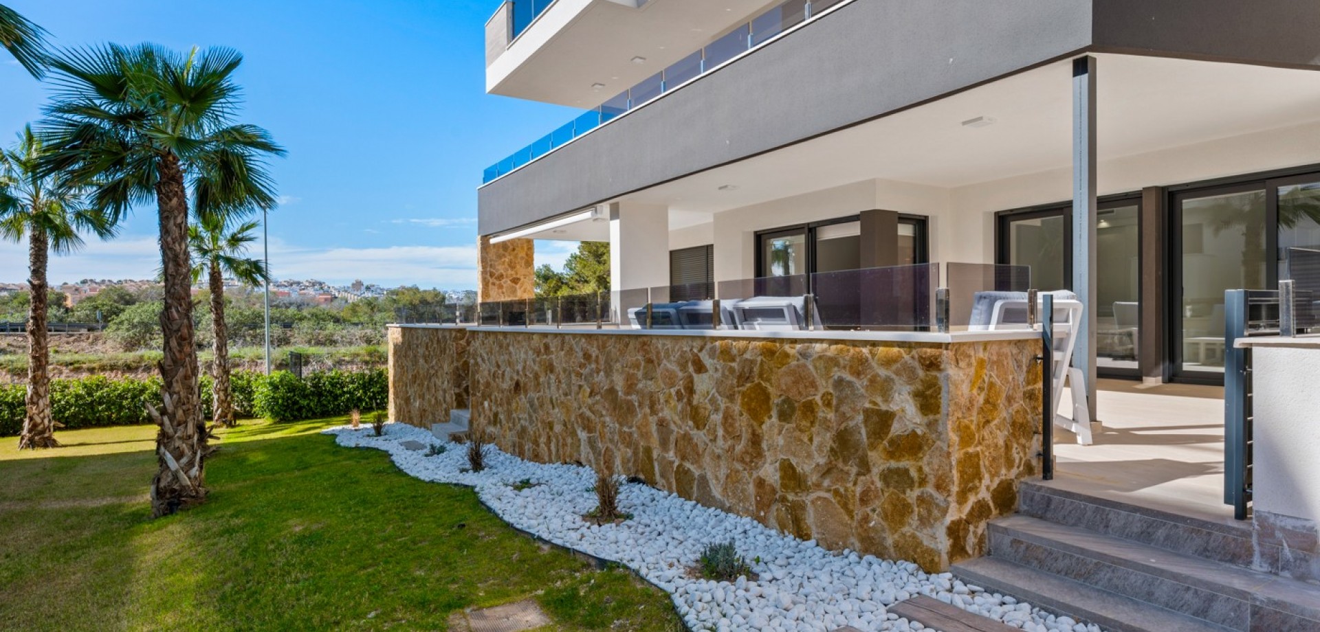 Apartment in Residencia los Altos - view 1