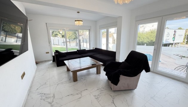 Перепродажа - отдельная вилла - Orihuela Costa - Villamartín