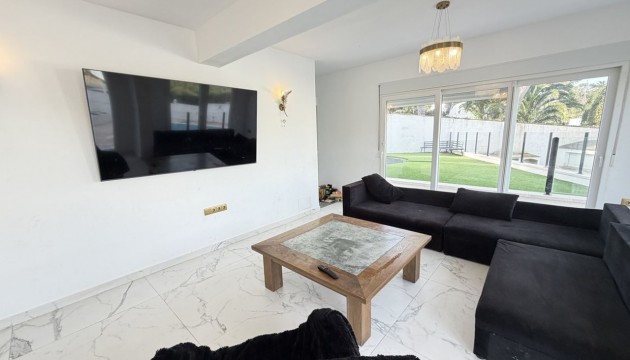 Перепродажа - отдельная вилла - Orihuela Costa - Villamartín