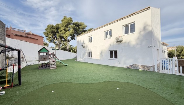 Перепродажа - отдельная вилла - Orihuela Costa - Villamartín
