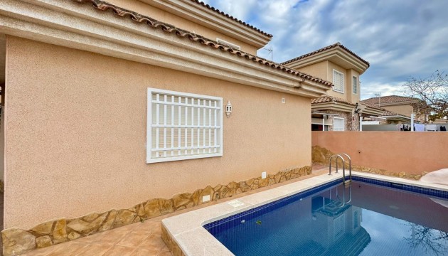 Перепродажа - отдельная вилла - Torrevieja - Los Balcones - Los Altos del Edén