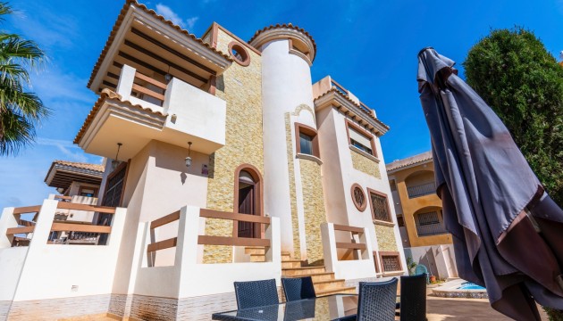 Videresalg - Detached Villa - Orihuela Costa - Villamartín