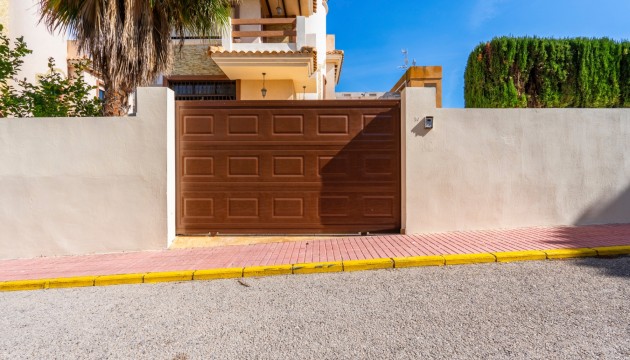 Videresalg - Detached Villa - Orihuela Costa - Villamartín