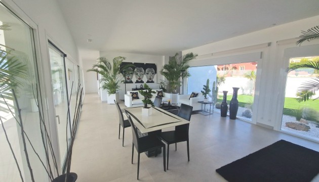 Resale - Detached Villa - La Marina