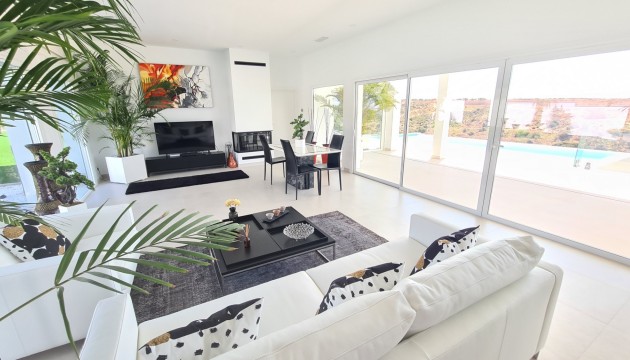 Resale - Detached Villa - La Marina