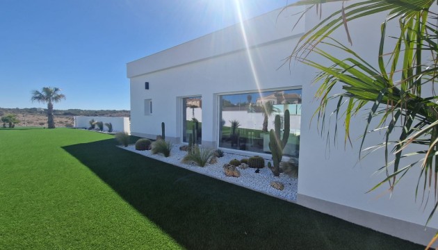 Resale - Detached Villa - La Marina