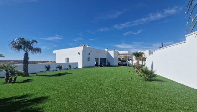 Resale - Detached Villa - La Marina
