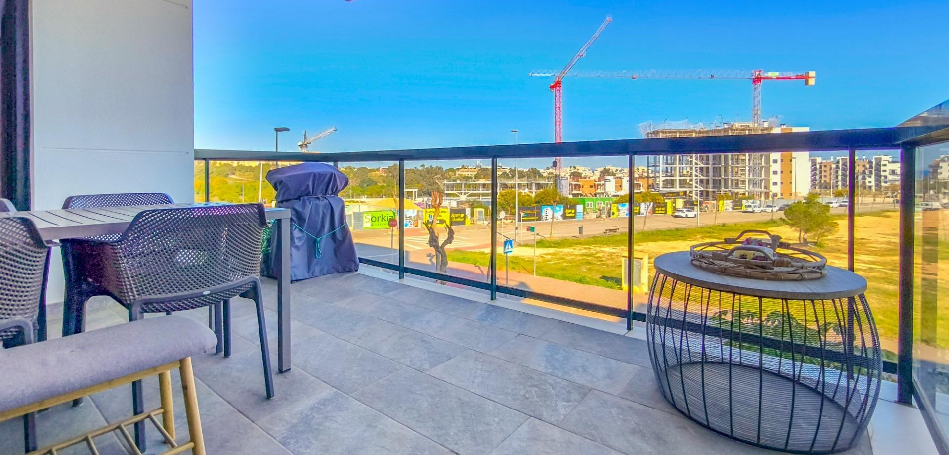 Apartment in Mil Palmeras - Image 3