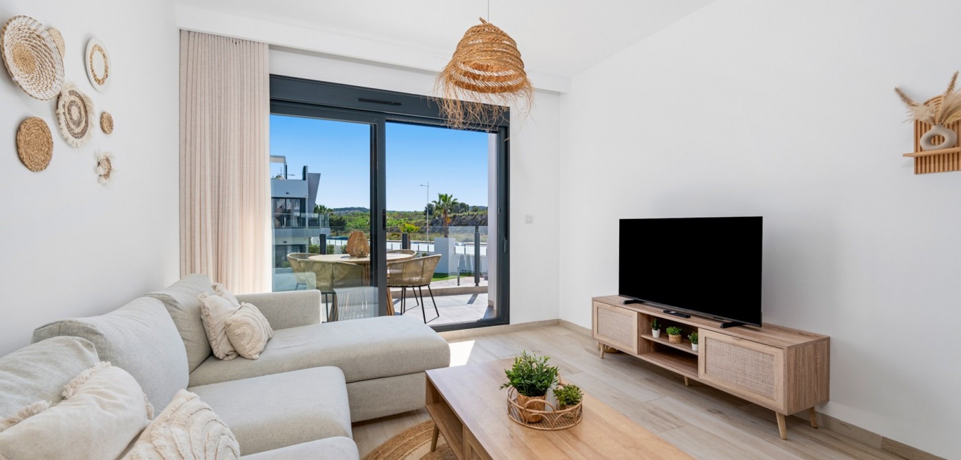 Apartment in San Miguel de Salinas - Image 2