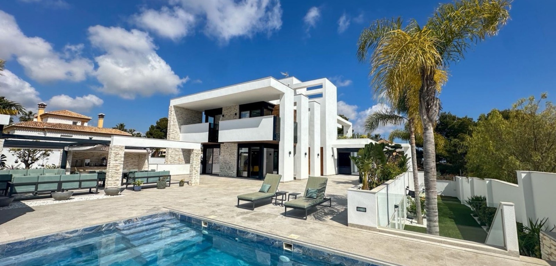 House in Villamartin - view 1