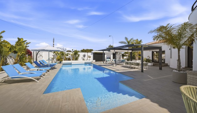 Videresalg - Detached Villa - Torrevieja - San Luis