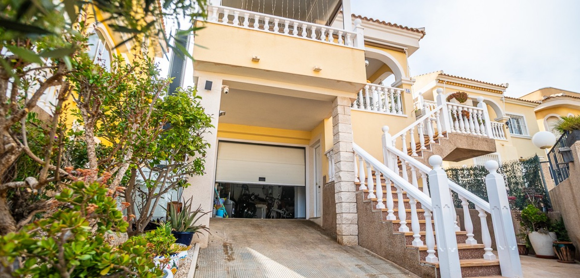 House in La Marina - view 1