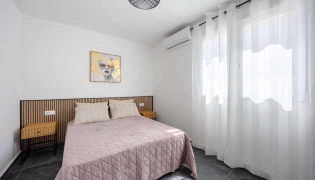 Resale - Bungalow - Torrevieja