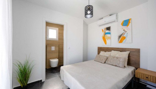 Resale - Bungalow - Torrevieja