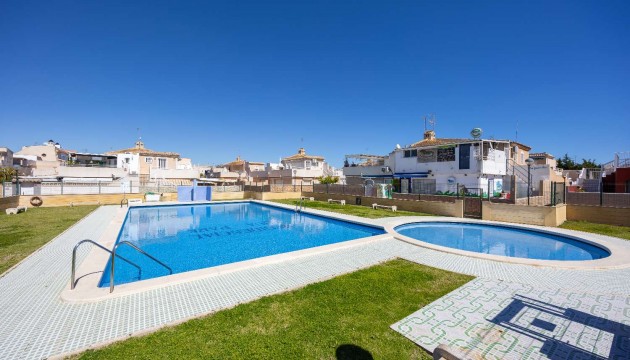 Resale - Bungalow - Torrevieja