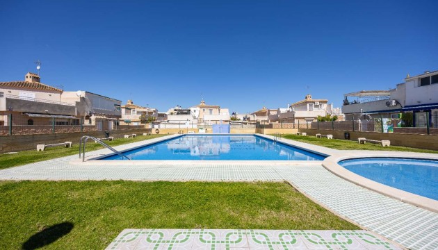 Resale - Bungalow - Torrevieja