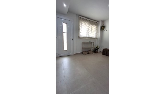 Resale - Apartment - Torrevieja - Playa Acequion