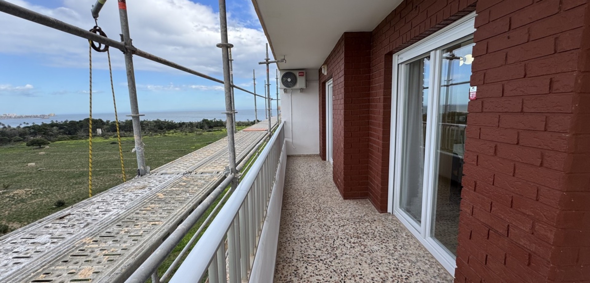 Apartment in Punta Prima - Image 2